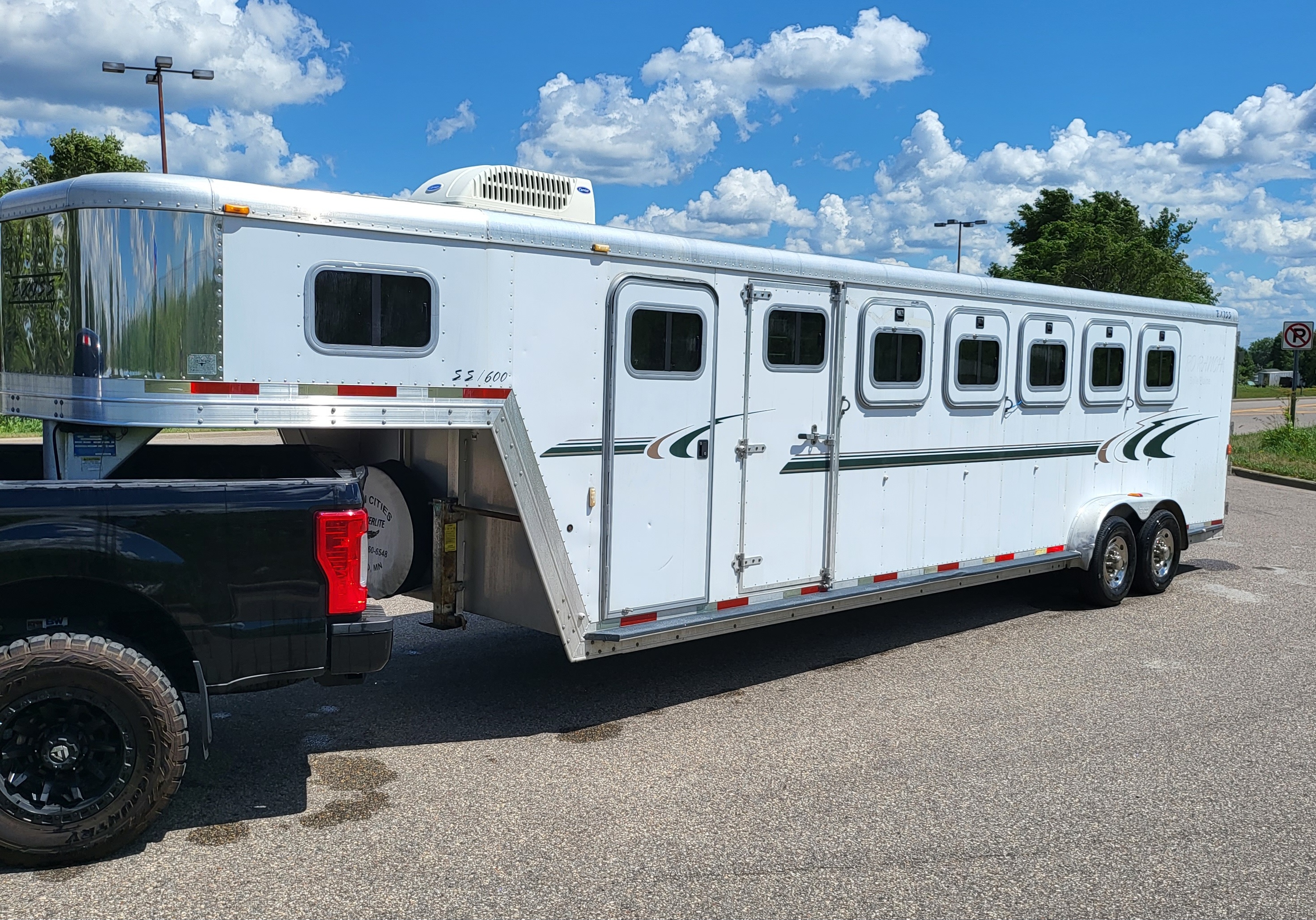34' Exiss 6 horse trailer rental - gooseneck horse trailer with living quarters in Cannon Falls, MN
